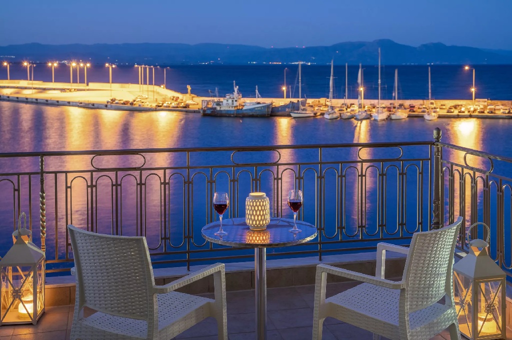 pantheon gytheio hotel