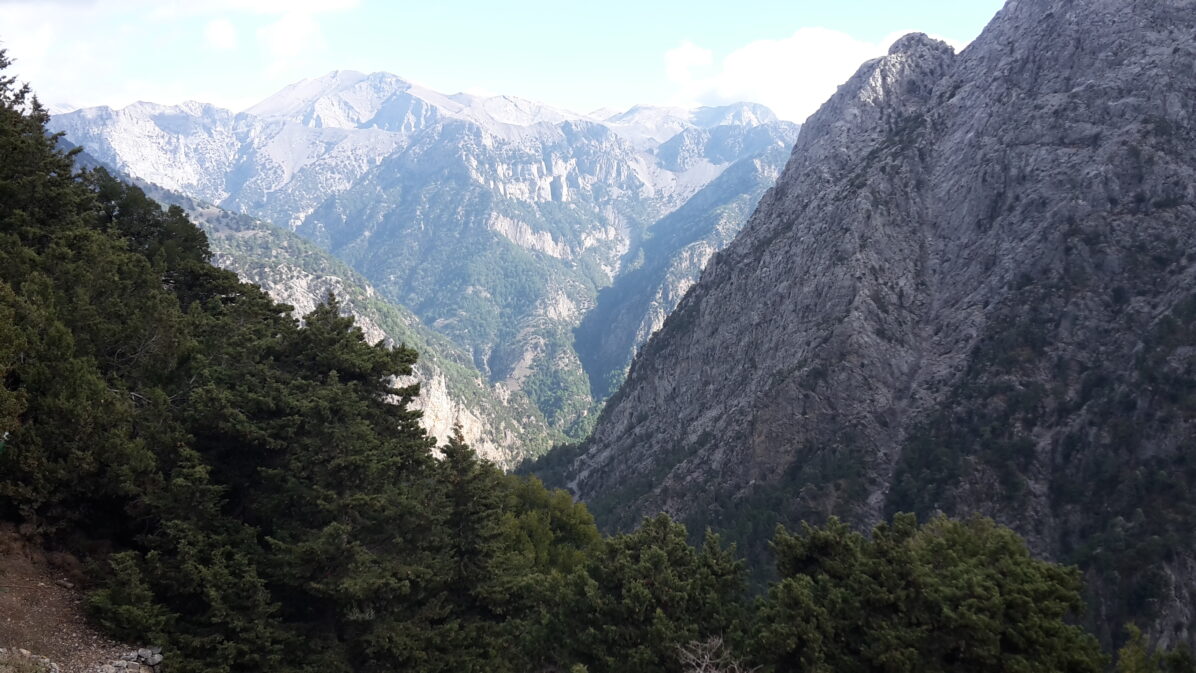 Mountain-gorge- crete Mountain-gorge- crete
