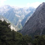 Mountain-gorge- crete